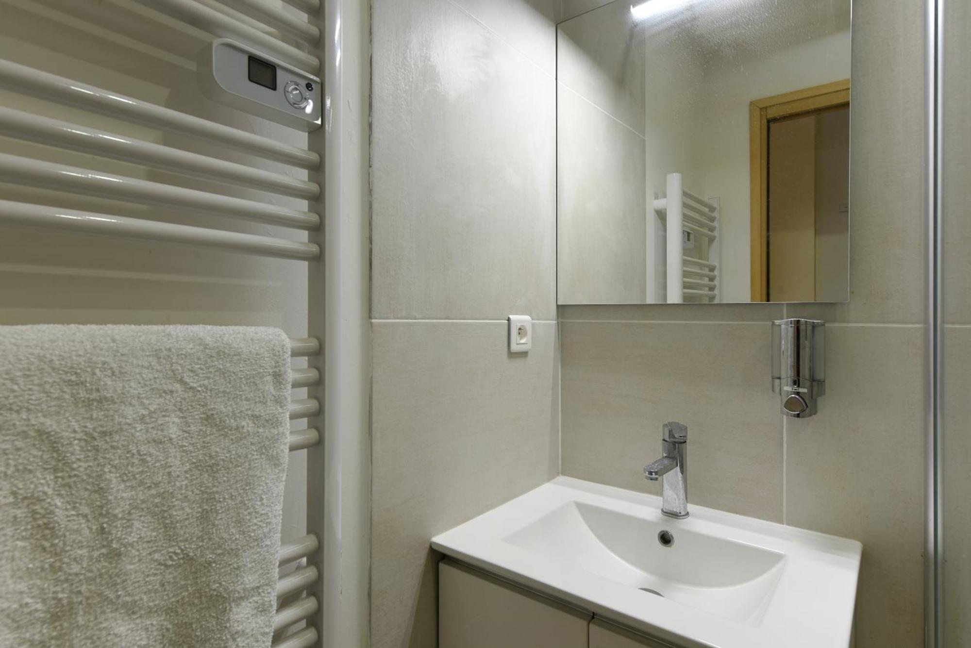 Provencal Studio Netflix Appart-Hotel-Provence La Fare-les-Oliviers Exteriör bild